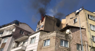 Gemlik’te boş daire alev alev yandı