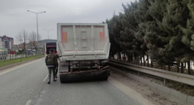 Hasta taşıyan ambulans kamyona çarptı: 2 yaralı
