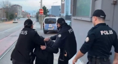 İhbarı değerlendiren polis uyuşturucu ve silah buldu