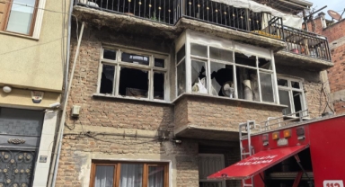 İnegöl'de 2 katlı ev alevlere teslim oldu