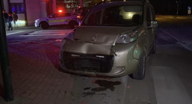 İnegöl'de ticari araç ile otomobil çarpıştı: 5 yaralı