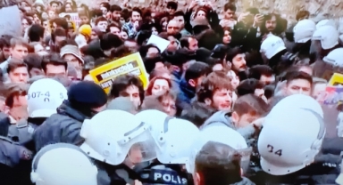 İstanbul Üniversitesi öğrencilerine polis müdahalesi