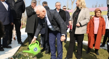 Kadınlar Günü’nde çiçekler toprakla buluştu
