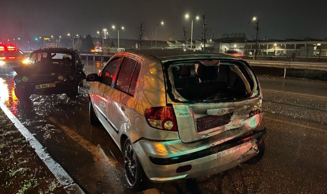 Kaygan yolda duramadı öndeki araca çarptı