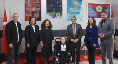 Lise öğrencisinin akülü araç sevinci