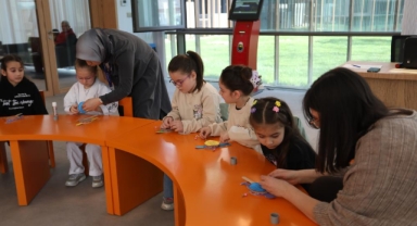 Minikler kendi Ramazan davulunu yaptı
