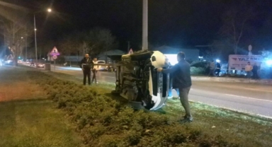 Mudanya'da takla atan otomobildeki 2 kişi yaralandı