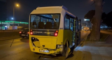 Otomobil minibüse çarptı: 10 yaralı