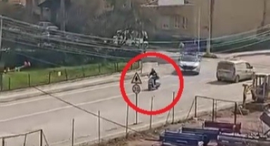Polis ile ehliyetsiz gencin kovalamacası kamerada