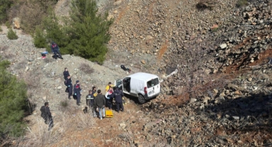 Şarampole yuvarlanan sürücü hayatını kaybetti