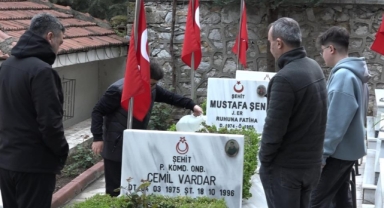 Şehitlikte hüzünlü bayram