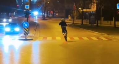 Trafiği tehlikeye atan motosikletli yakalandı