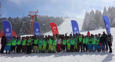 Uludağ’da öğrencilerin kayak heyecanı