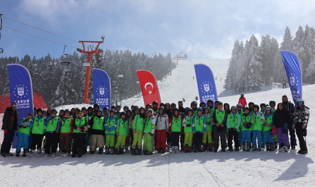 Uludağ’da öğrencilerin kayak heyecanı