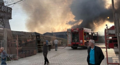 Yangın bölgesinde güvenlik önlemi alan polise saldırı