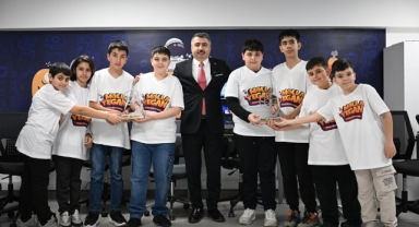 Yıldırımlı minik mucitlerden çifte kupa