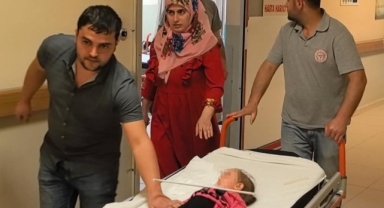 2 yaşındaki çocuğun çenesine askı saplandı