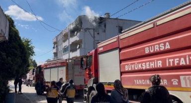 3 katlı binadaki yangında can pazarı