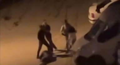 4 kişi bir şahsı bayıltana kadar dövdüler