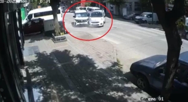 Ana yola dikkatsiz çıkan araç kazaya sebep oldu