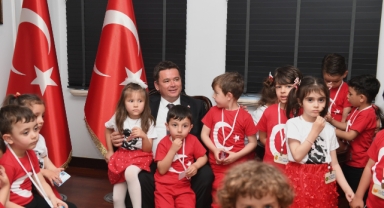 Başkan Aydın koltuğunu çocuklara devretti