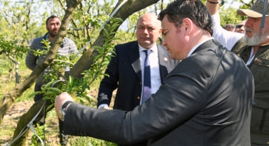 Başkan Aydın mağdur çiftçileri yalnız bırakmadı