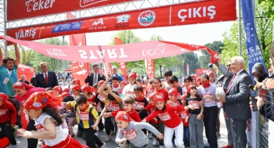 Binlerce çocuk 23 Nisan coşkusuyla koştu