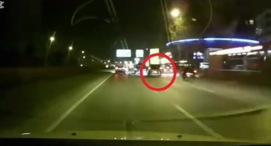 Canını hiçe saydı, makas atarak ilerledi