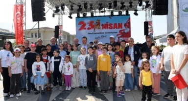 Çocuklar 23 Nisan coşkusunu Osmangazi’de yaşıyor