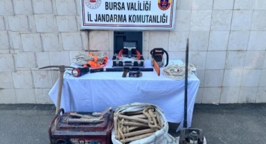 Gemlik'te kaçak kazı yapan 4 kişi suçüstü yakalandı