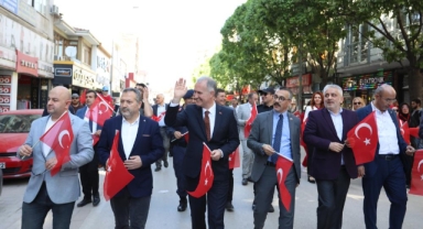 İnegöl’de 23 Nisan çoşkusu sokaklara taştı