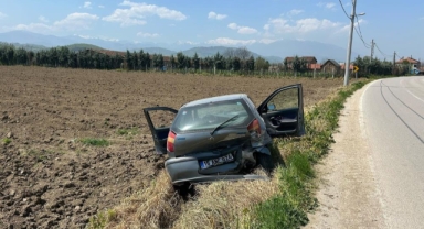 İnegöl'de otomobil tarlaya uçtu: 1 yaralı