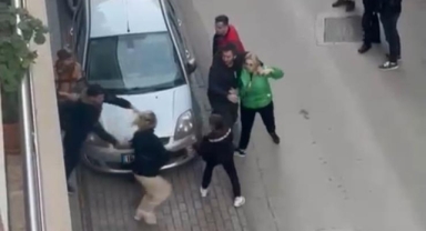 Kadınlar birbirine girdi, mahalleli zor ayırdı