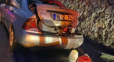 Kontrolden çıkan otomobil bariyere çarptı: 3 yaralı