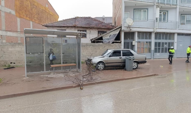 Polisten kaçış otobüs durağında son buldu