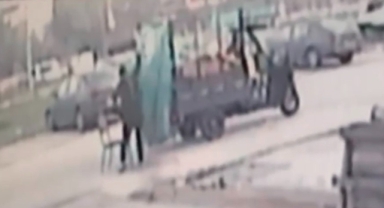 Rahat tavırlarla hırsızlık kamerada