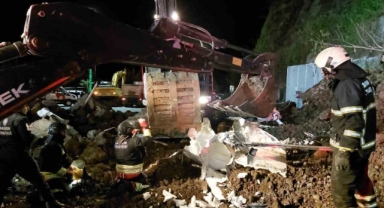 Samsun’da heyelan! 2’si çocuk 3 kişi enkaz altında