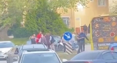 Sürücüler sokağı boks ringine çevirdi