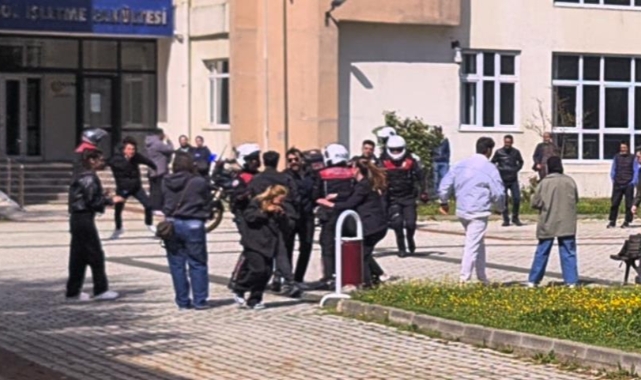 Üniversite kampüsünde polis ekiplerine kavgalı sürpriz