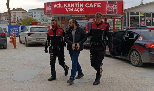 Yabancı uyruklu dolandırıcı kaçarken yakalandı