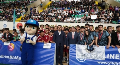 77 okuldan 4 bin 50 öğrenci sporla buluştu