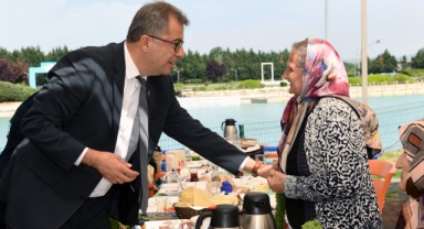 Alzheimer hastaları için Anneler Günü kutlaması