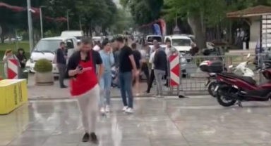 Bursa'da fırtına reklam panosunu uçurdu: 1 yaralı