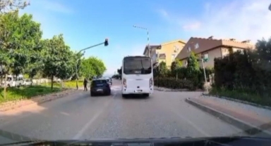 Bursa trafiğinde tehlikeli anlar kameralara yansıdı