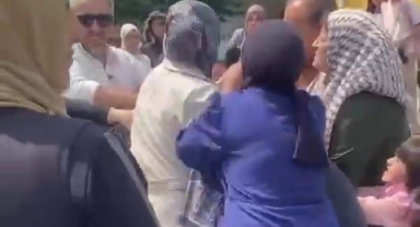 Çocukların okuma bayramında veliler kavga etti