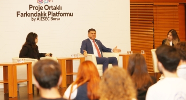 Doç. Dr. Ergül Halisçelik gençlerle sohbet etti
