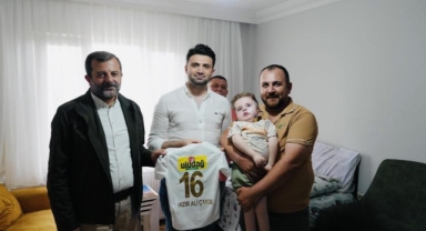 Enes Çelik'ten minik taraftara anlamlı ziyaret
