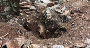 Eski vali kaçak kazıda yakalandı