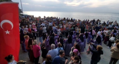 Hıdırellez ateşi sahilde yandı