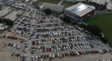 İkinci el oto pazarında bayram havası
